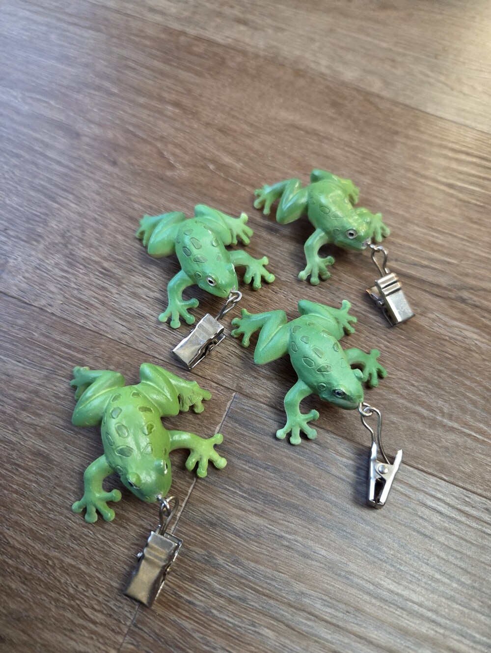 Vintage Set of 4 Frog Table Cover Tablecloth Weights Clips Decor